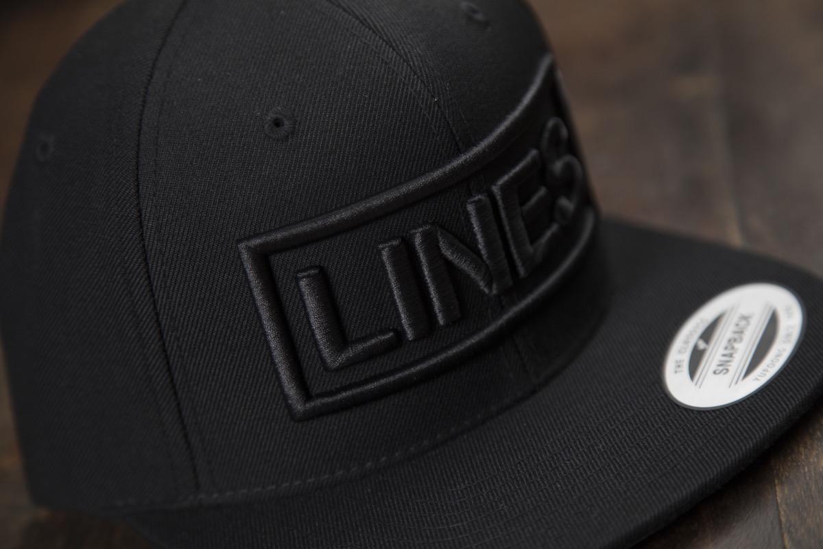 LINES Cap black-on-black Detail